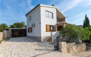 Amazing Apartment In Rovanjska - Jasenice